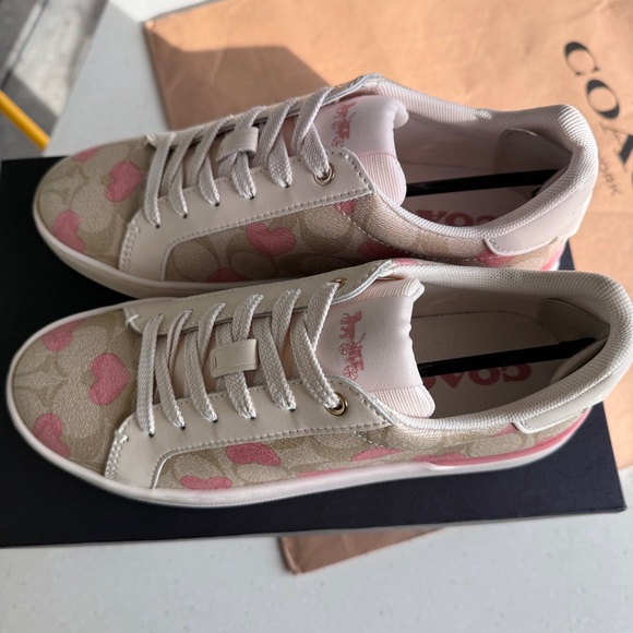 coach Clip Low Top Sneaker In Signature Canvas With Hearts cp871 - Picture 7 of 7
